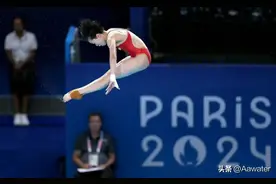 全红婵全十分，连水花声都消失了！全红婵哭了，郭晶晶笑着见证！图片