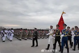 现场！中国仪仗兵亮相巴基斯坦阅兵场图片