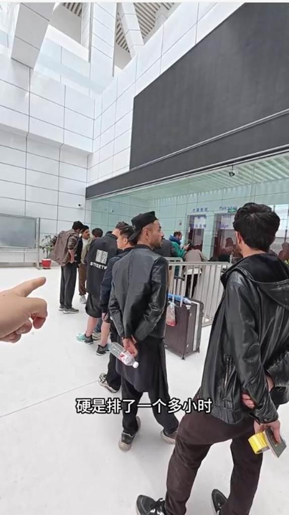 寒心！中国人援建巴铁牺牲，陵园却破烂不堪，当地警察：不关我事
