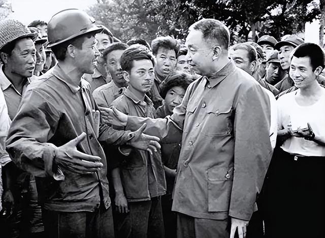 15岁入党	，18岁和主席结婚，如今仍健在，却几乎不露面