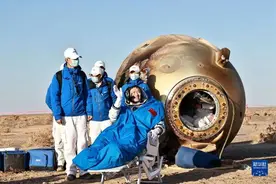 比不过印度？我国返回舱着陆后一身焦黑，印度返回舱却洁白一片图片