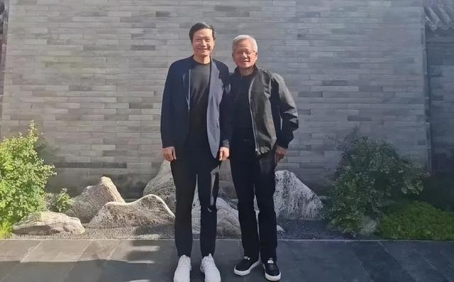 雷军的竞争对手黄仁勋、王传福，为何都成了他的朋友圈？