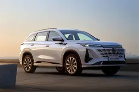 看着养眼，开着舒服，后排放倒还能当床，家用车选这3款准没错图片