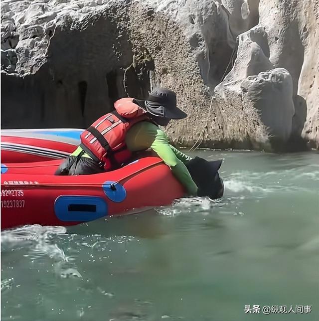 果然不知者无畏！女孩贵州漂流，亲眼见一名游客溺亡，再不觉刺激