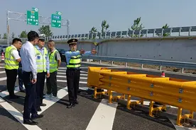 安全过节 隐患不过节——安徽高速公路路政支队“五一”保畅在一线图片