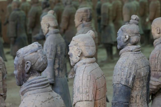 别只盯着不夜城！清明去西安，早上5点半的大雁塔才是真长安