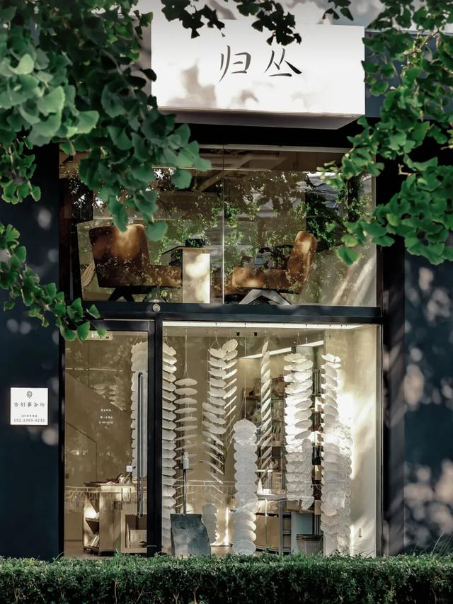 在三里屯逛殡葬店，买到了人生墓碑