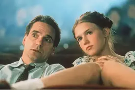 别洗了，这不是爱情，这是恋童癖图片