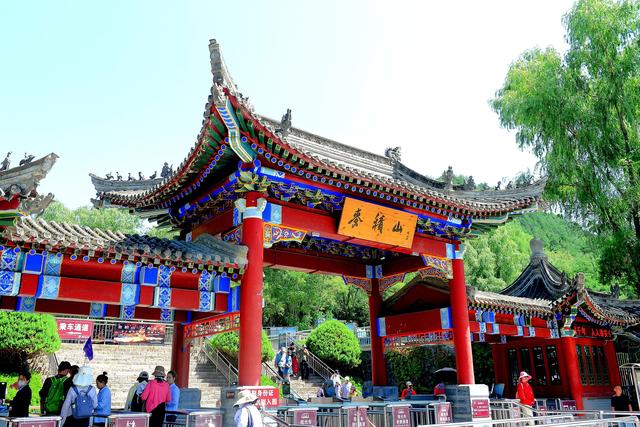 行摄甘南(1) -- 绝壁上的佛国