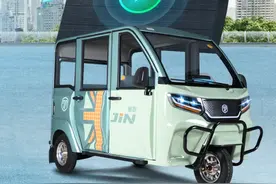 金彭推出新款电动三轮车，支持太阳能智能充电系统，不充电也能跑图片