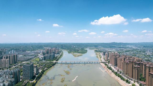 刚从四川回来毫不客气说，乐山是地级市中，城建令人惊艳的城市