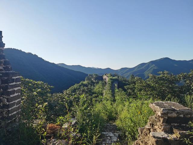 长城青山关初秋晨景