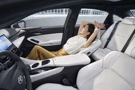 百公里油耗4.31L，亚洲龙混动中级轿车性价比之王！图片