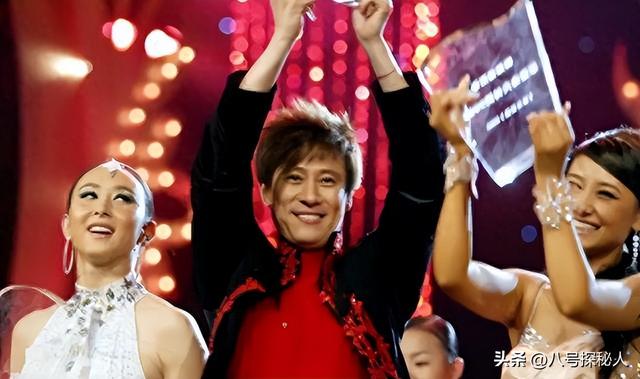 57岁解晓东现状：定居安徽，陪九旬父亲安度晚年，沦落到商演赚钱
