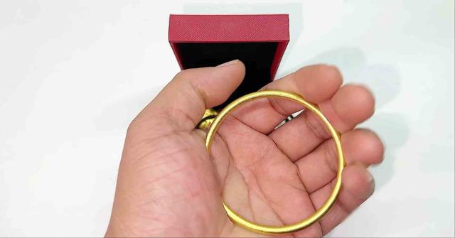 买黄金时只需一根针，真假黄金立马“现原形”，你也赶紧试试吧