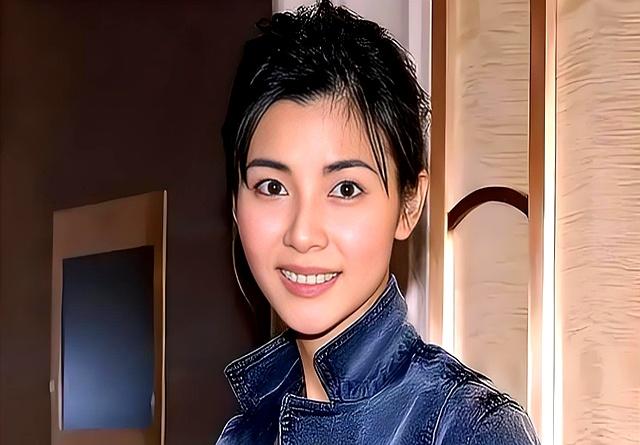 2！1岁拍三级，30岁被出轨，38岁嫁大佬，如今52岁没孩子也被宠