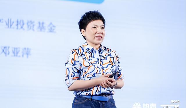 败光20亿、向洋人下跪、国籍问题，邓亚萍身上的标签到底是真是假