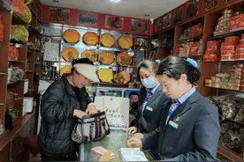 “人工+自助”双通道，农业银行提供多样化零钱兑换服务图片