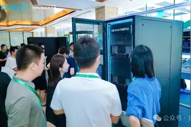 单机狂飙4万亿参数，国产AI四大天王首次合体！这台超节点鲨疯了图片