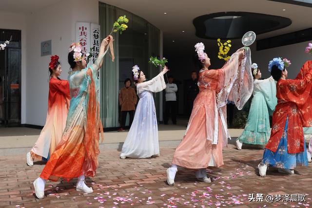 湖北云梦：花朝节十二花神踏春来 非遗古韵醉游人