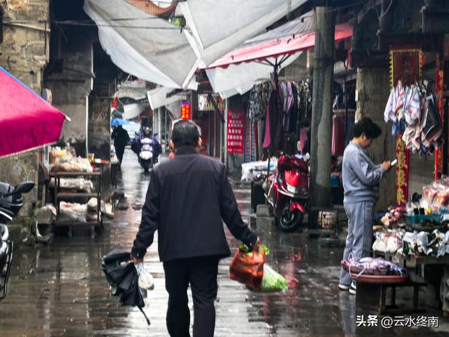 陕鄂交界的这宝藏小城，真是陶渊明的桃花源，在老街逛吃停不下来