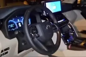 新车 | 换全液晶仪表/取消部分物理按键 新款丰田兰德酷路泽内饰曝光图片