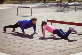 科学健身抗衰老，如何正确解锁俯卧撑？图片