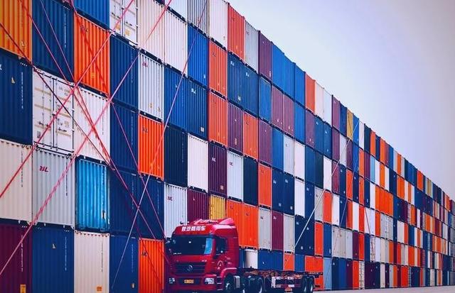 还敢说15年的差距吗？加速出售光刻机的背后，ASML已经慌了