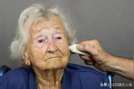 我是一个保姆，照顾一位94岁痴呆症老人，我对这份工作非常满意图片