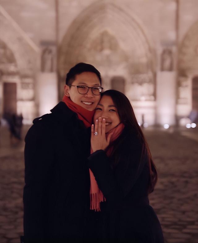 香港知名女星穿透视装庆生，好身材一览无余，曾因失恋三度自杀