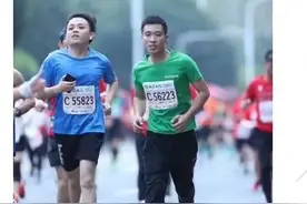 当“跑步健将”遇上爱好长跑的民警图片