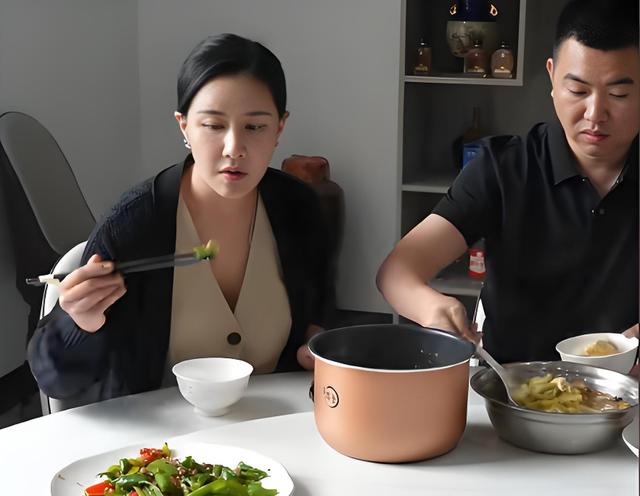 香港三级片女星下嫁农村，曾不雅照满天飞，如今42岁官宣怀孕