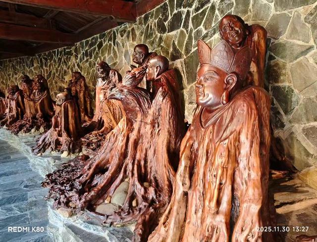 参观根宫佛国博物馆