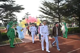 船越人海，缘定军港！“浪花白”为爱而来图片