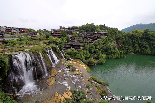 2025芙蓉镇暴走攻略！瀑布灯光秀+刘晓庆米豆腐，夜游爽到尖叫！