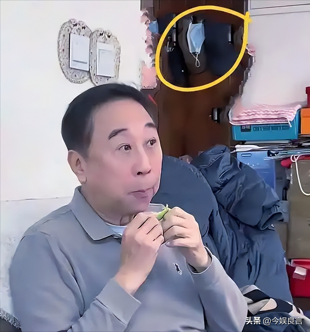 闫学晶没想到，2026年刚开年，老搭档冯巩就给她上了生动一课