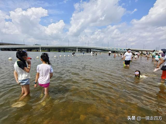 踩粉沙踏清溪，长春肆季南河尽享夏日清凉