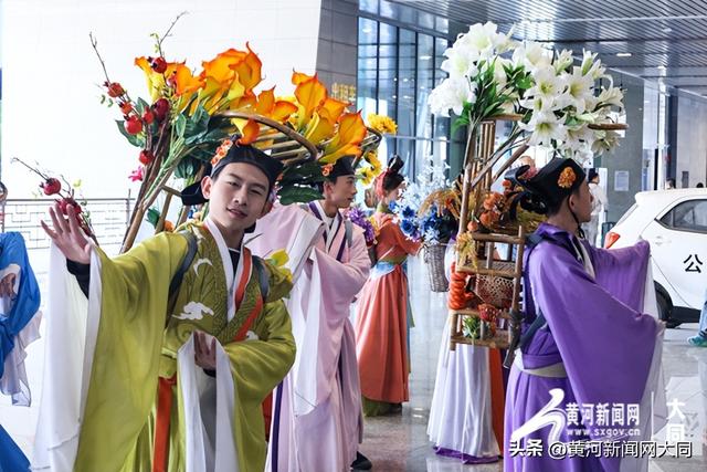 清明文旅添新意 代王府演艺亮相大同南站 古风迎宾暖客心