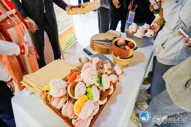 第八届进博会“国家级步行街”陕西展区正式亮相