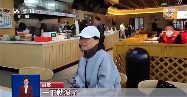 太猖獗！游客凌晨5点排队买不到票，10分钟全部抢光，找黄牛加价240元竟买到了！知名景区被央视曝光，最新回应