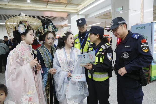 护航牡丹文化节丨黑的白的红的黄的紫的绿的蓝的