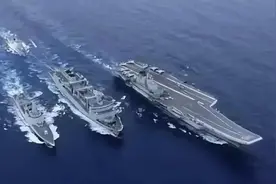 美军头一回遭他国航母威慑，055大驱前进百海里，直面美航母编队图片