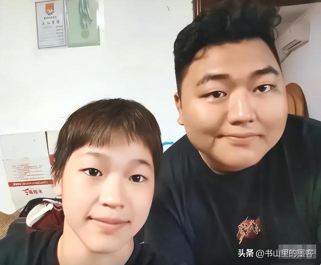 宣布复出不到一周，全红婵罕见出席挂牌仪式，身材基本已恢复如初