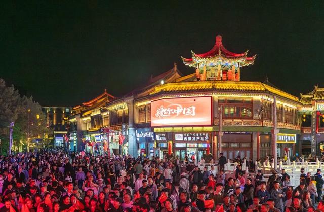 夜青城，出圈！