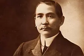 毛主席拜谒中山陵，突然意味深长地说：这些树都是国民党种的？图片