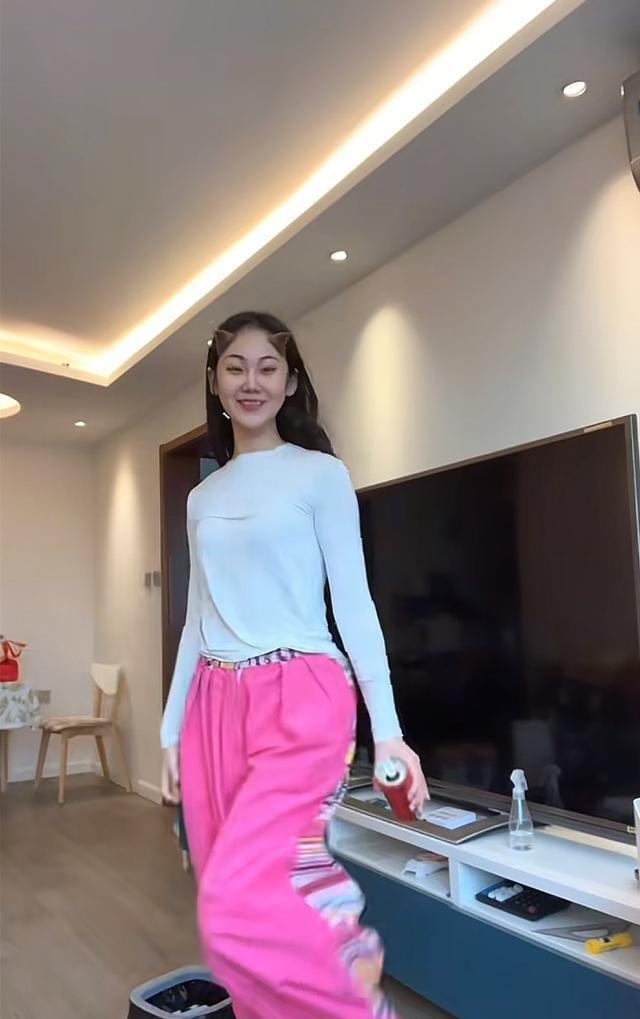 郑恺小姨子不忍了！回应刷姐夫卡买8万包事件，背后果然有隐情