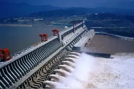 三峡大坝已经运行了20年，当初投入的2500多亿元，如今回本了吗图片