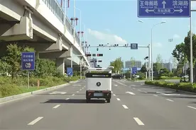 “眼”观六路 “耳”听八方 30辆无人快递车闪现济宁街头图片