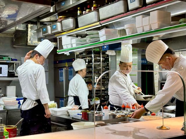 低价外卖正在“杀死”饭店？外卖5元堂食13元！消费者却纷纷叫好
