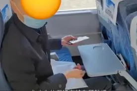 律师坐高铁中间座位却不让靠窗的乘客入座！称有洞可以钻过去图片